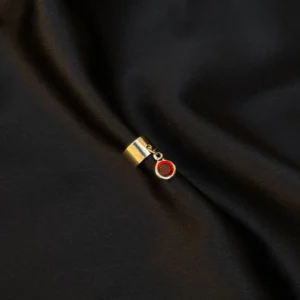 PIERCING FAKE LISO COM CRISTAL VERMELHO